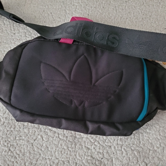 Adidas | Originals Utility Crossbody Bag | NWT - Picture 11 of 12